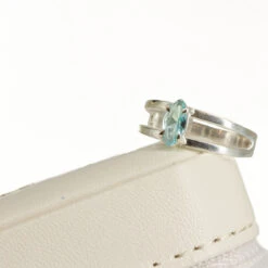 Anillo Nereida · 3 Colores -Alvent Joyas Tienda Detalle anillo piedrecita turquesa