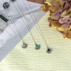 Collar Trisu · 3 Piedras -Alvent Joyas Tienda collarmediomadala 3colores