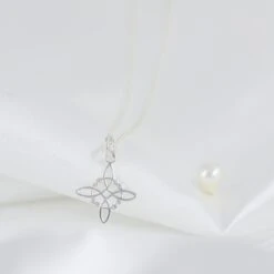 Collar Nudo De Bruja -Alvent Joyas Tienda nudo de bruja bodegon